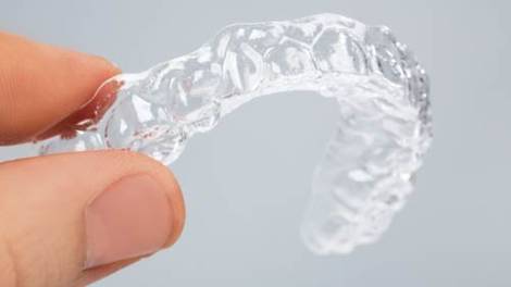 http://www.deardoctor.com/images/ddwc/features/orthodontic-headgear/clear-orthodontic-aligners.jpg